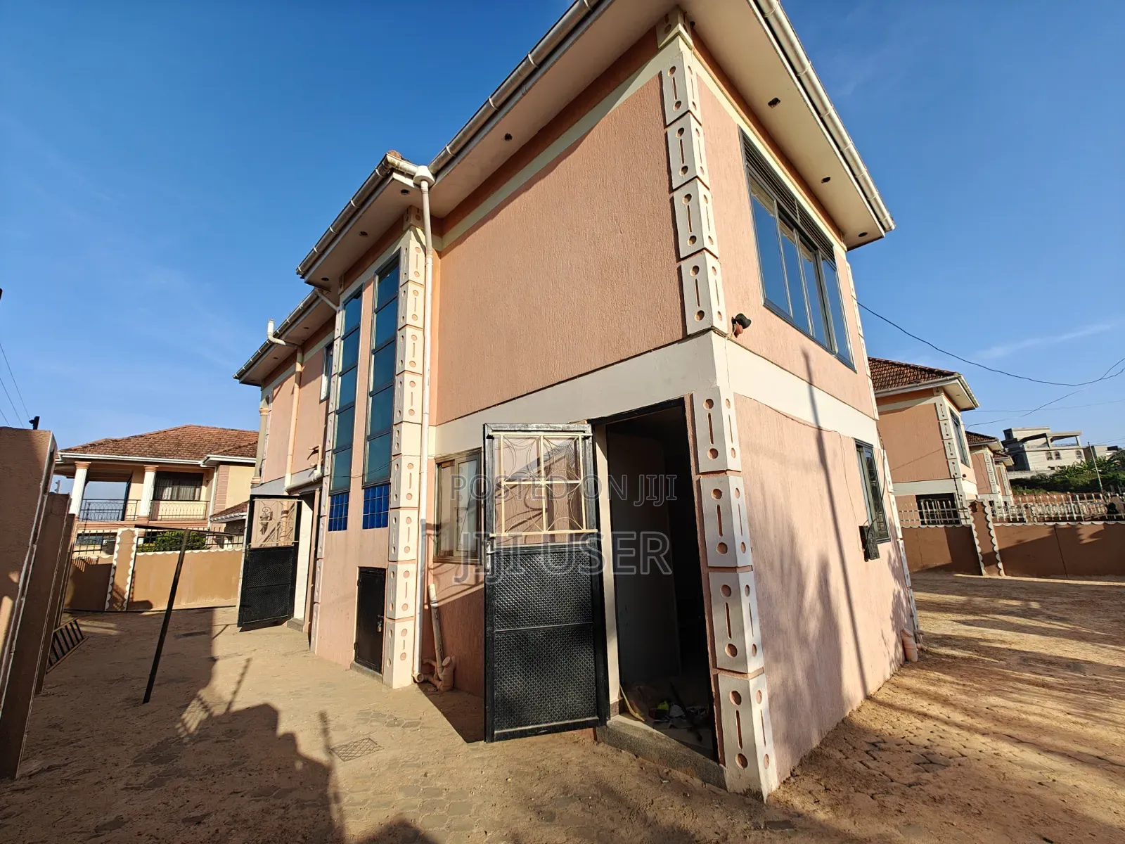 5bdrm Mansion in Victoria Estate, Katabi for sale