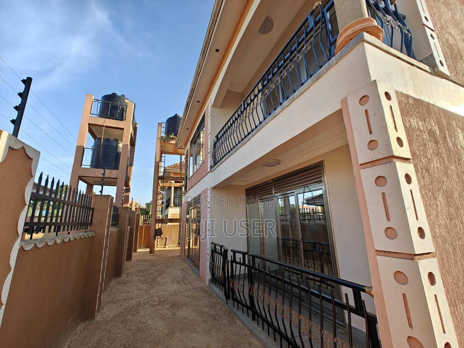 5bdrm Mansion in Victoria Estate, Katabi for sale