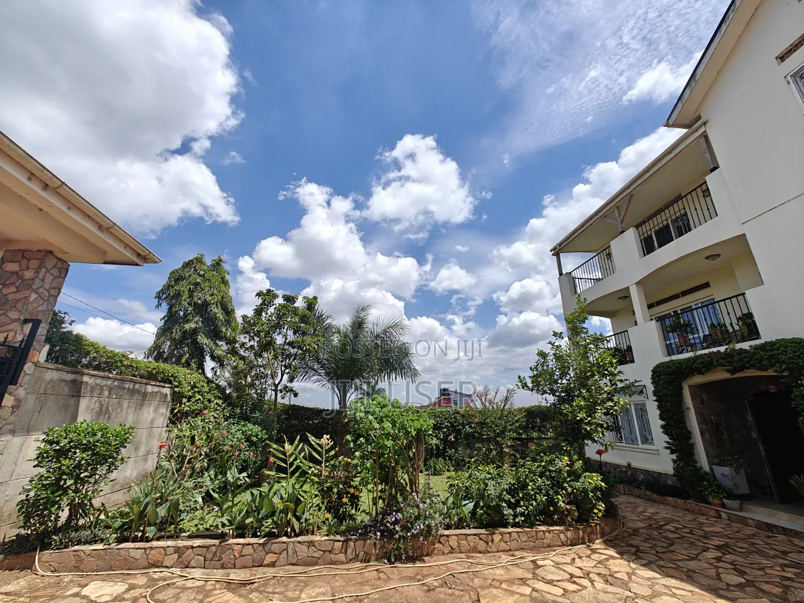 6bdrm Mansion in Victoria Estate, Katabi for sale