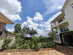 6bdrm Mansion in Victoria Estate, Katabi for sale