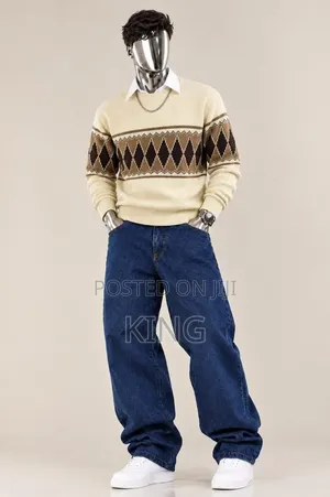 Cream/Beige Round-Neck Knit Sweater