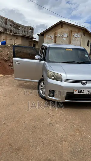 Toyota Corolla Rumion Hatchback 1.8 AWD 2012 Silver