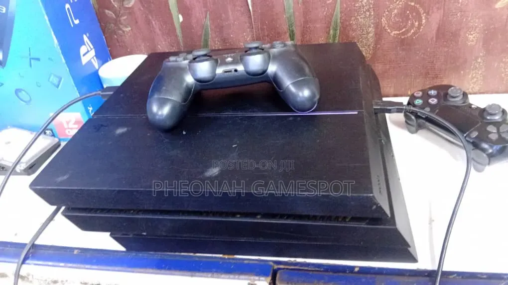 Chipped PS4 Fat With 12 Games and 2 Pads. This Is First Class Gaming
