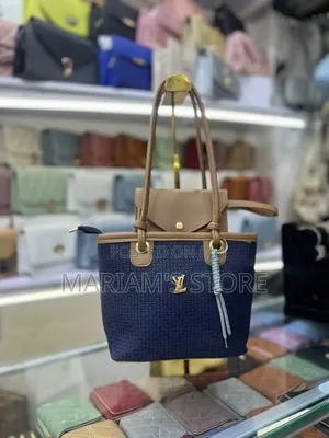 Tote Bag in a Gold-Tone Louis Vuitton-Style