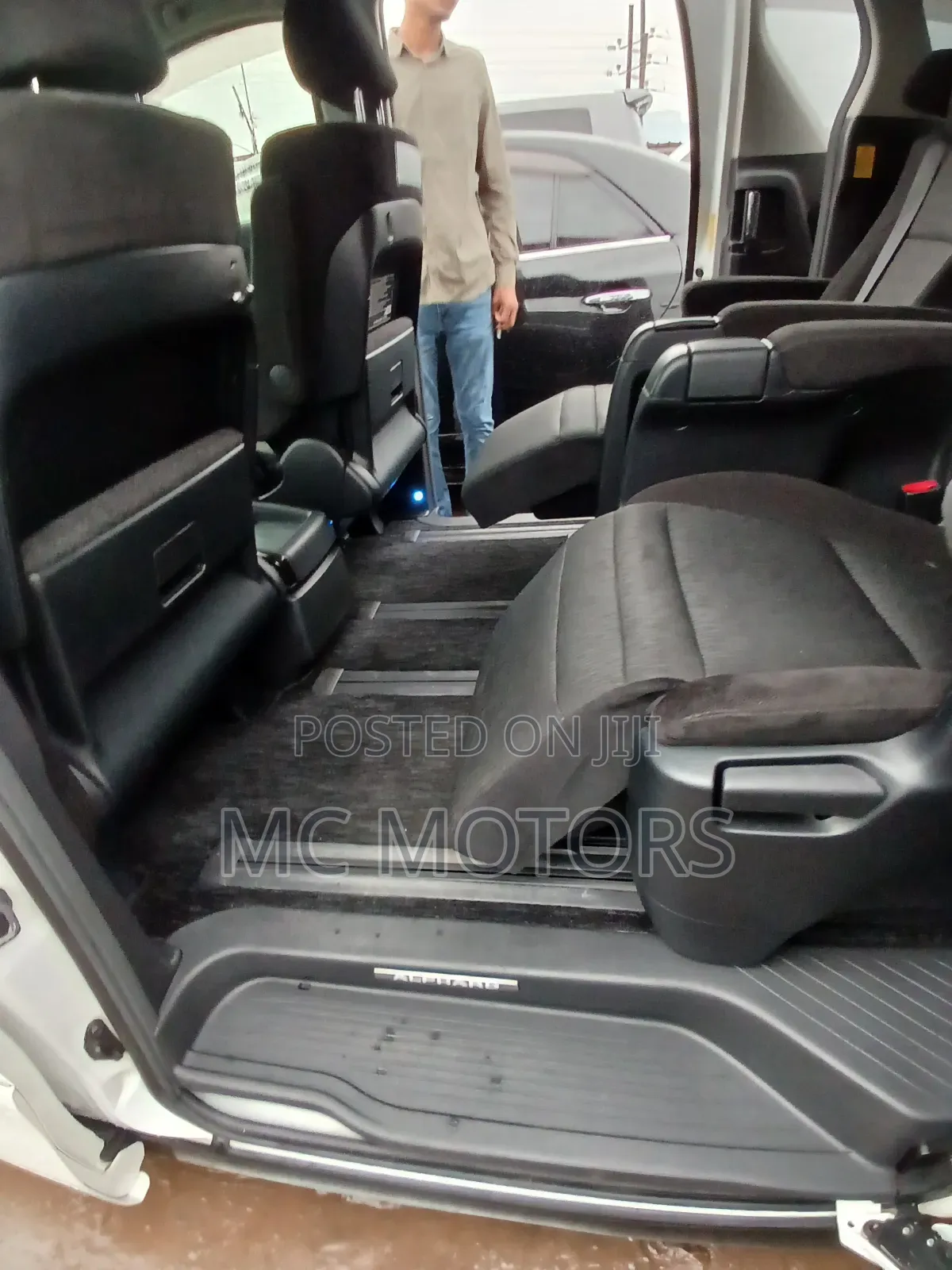 Toyota Alphard 2.4 Petrol AWD 2013 White