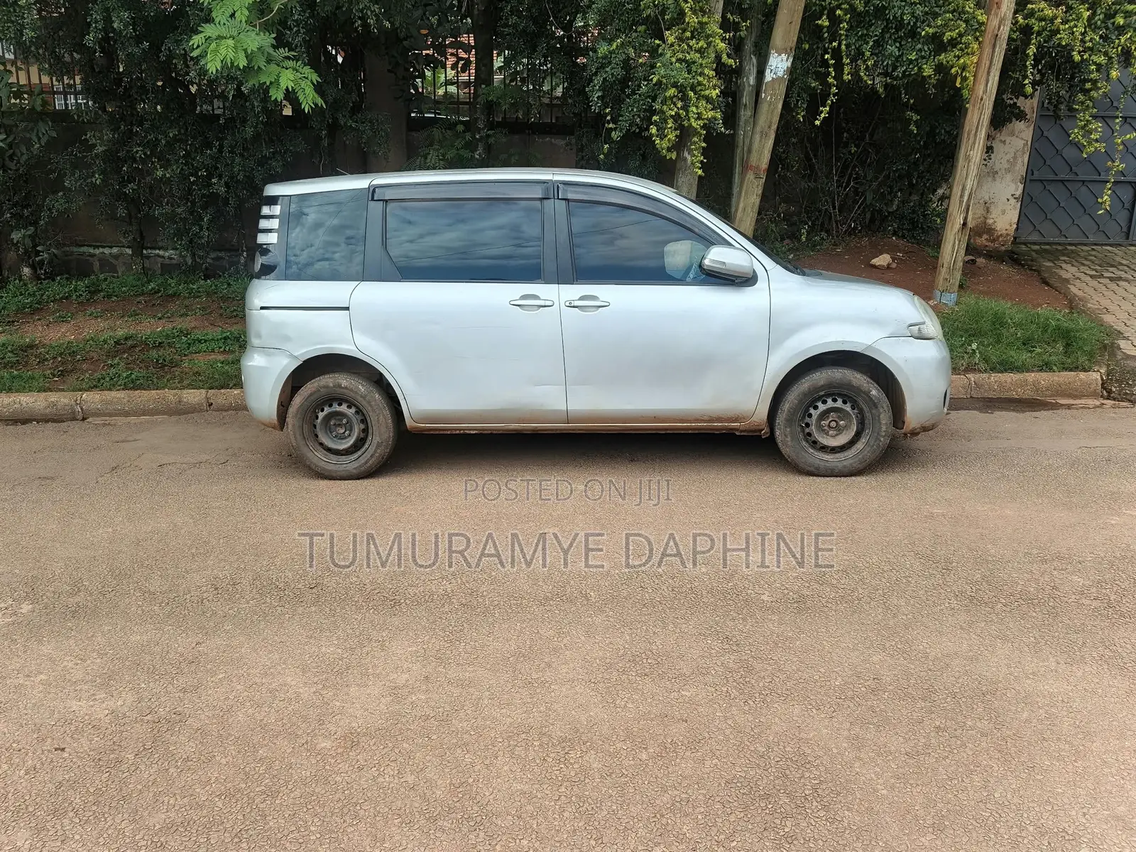 Toyota Sienta 2010 Silver