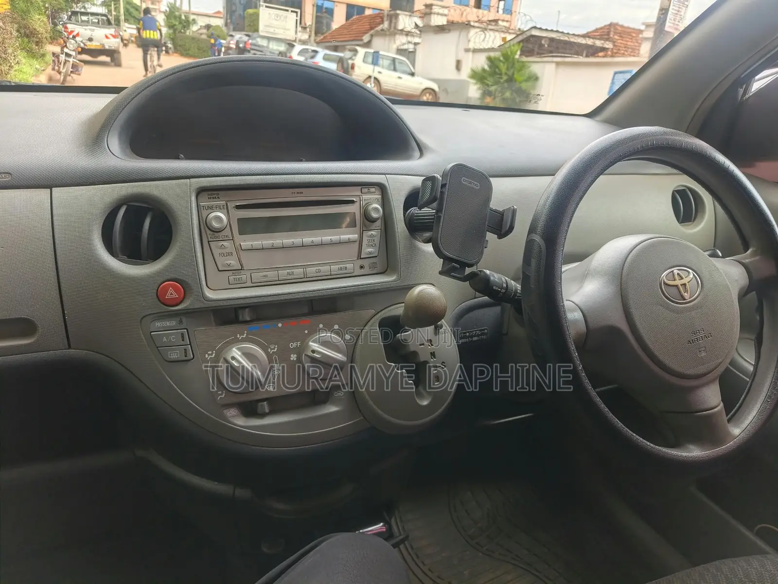 Toyota Sienta 2010 Silver