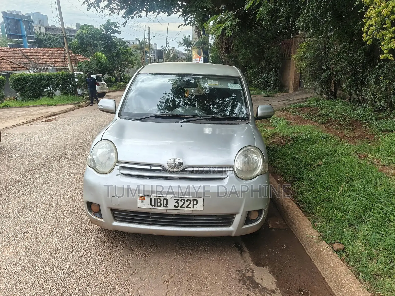 Toyota Sienta 2010 Silver