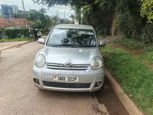 Toyota Sienta 2010 Silver