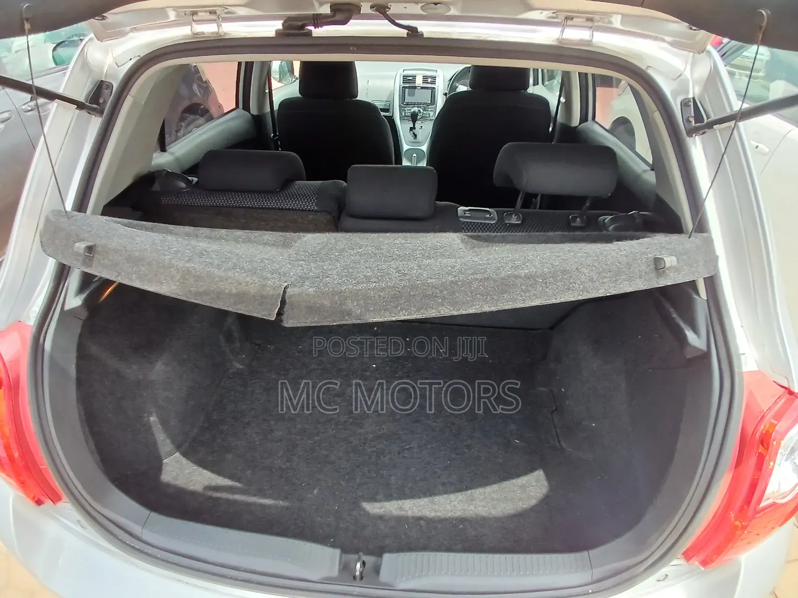 Toyota Auris 2012 Silver
