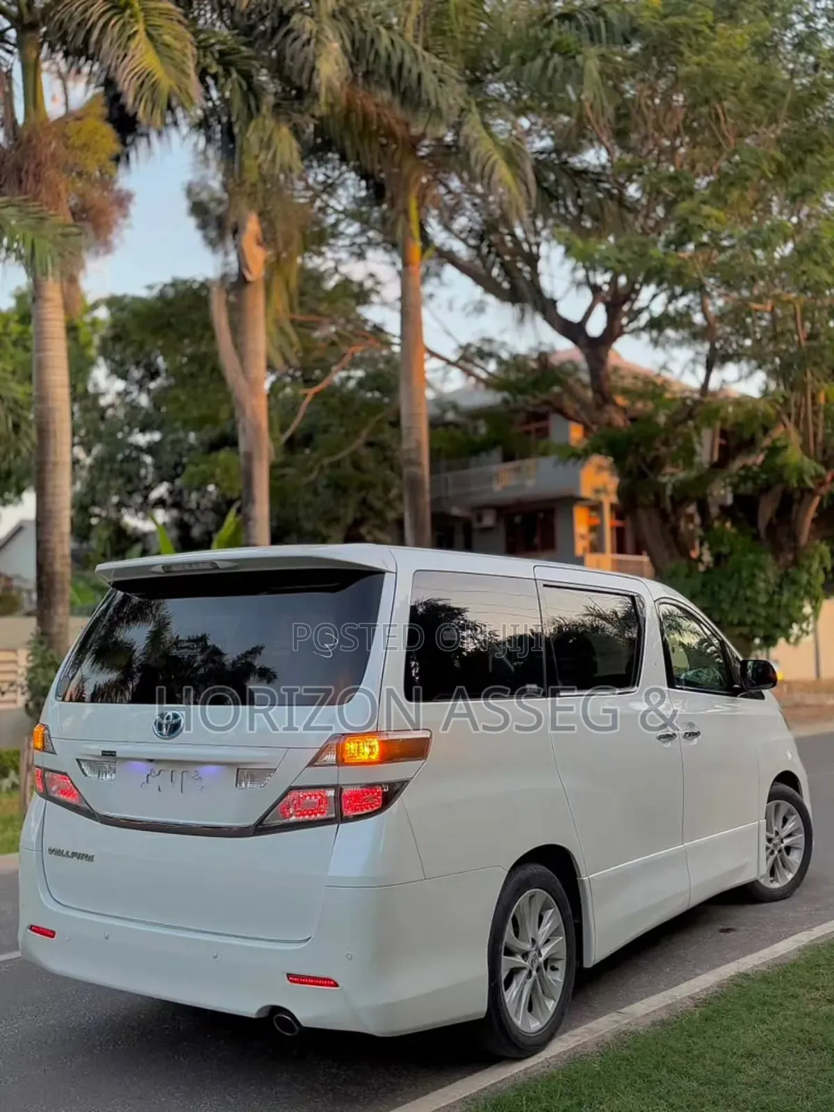 Toyota Vellfire V 2.4 4WD 7-Seater 2012 White