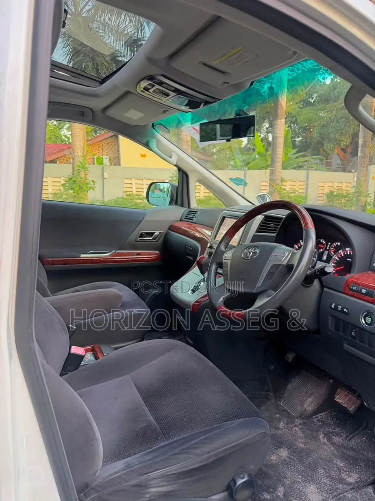 Toyota Vellfire V 2.4 4WD 7-Seater 2012 White