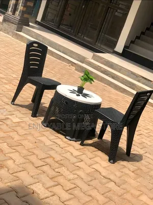 Simple Dining Plastic Table and Chairs