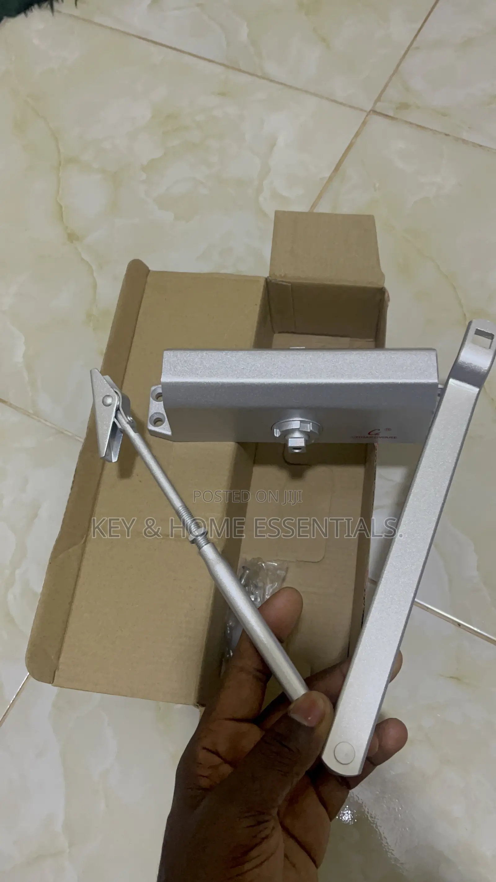 Heavy-Duty Door Closer – 90° Hold Open Function – Silver
