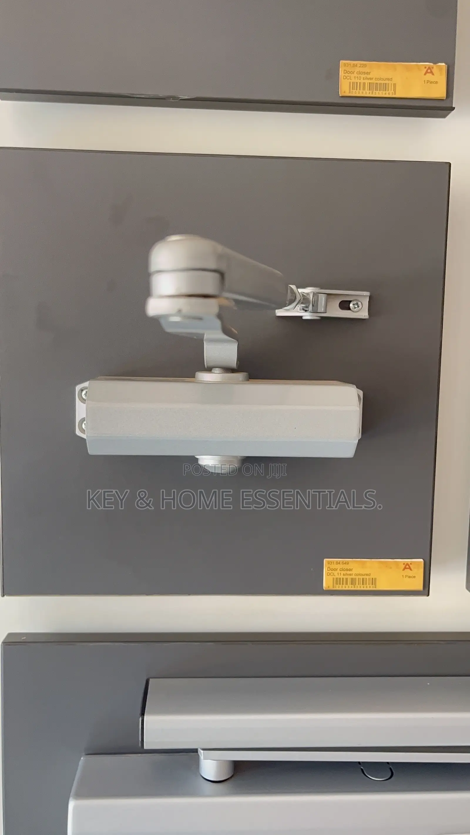 Heavy-Duty Door Closer – 90° Hold Open Function – Silver