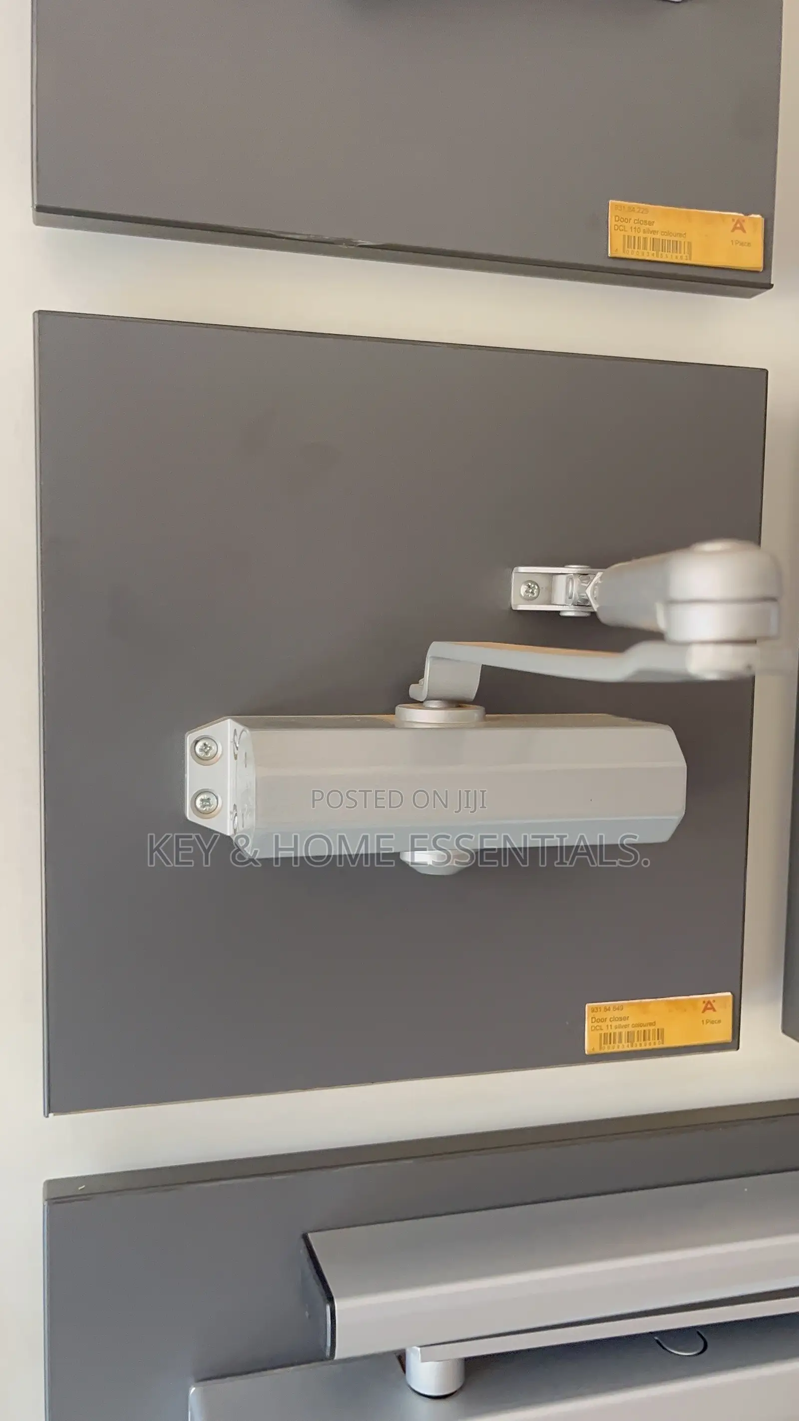 Heavy-Duty Door Closer – 90° Hold Open Function – Silver