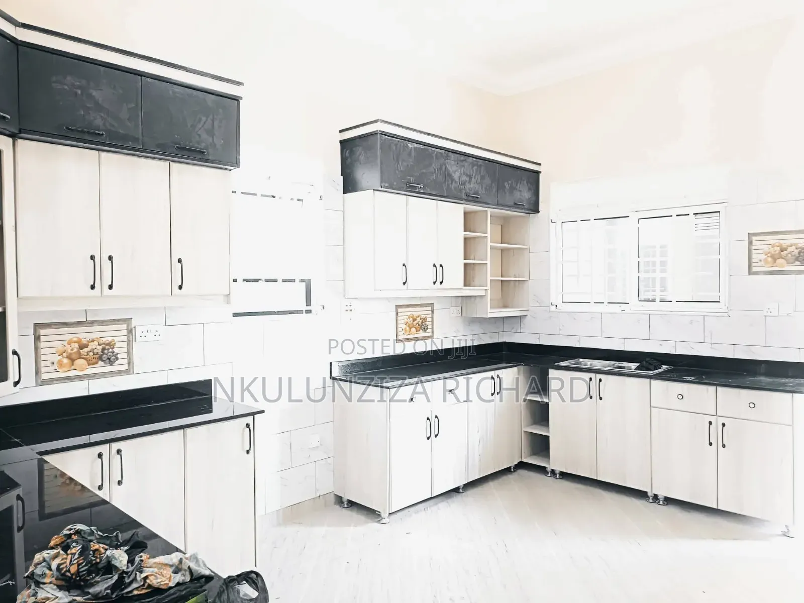 4bdrm Bungalow in Kira Nsasa for sale