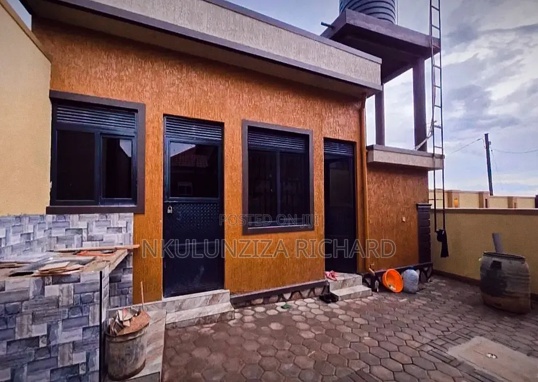 4bdrm Bungalow in Kira Nsasa for sale