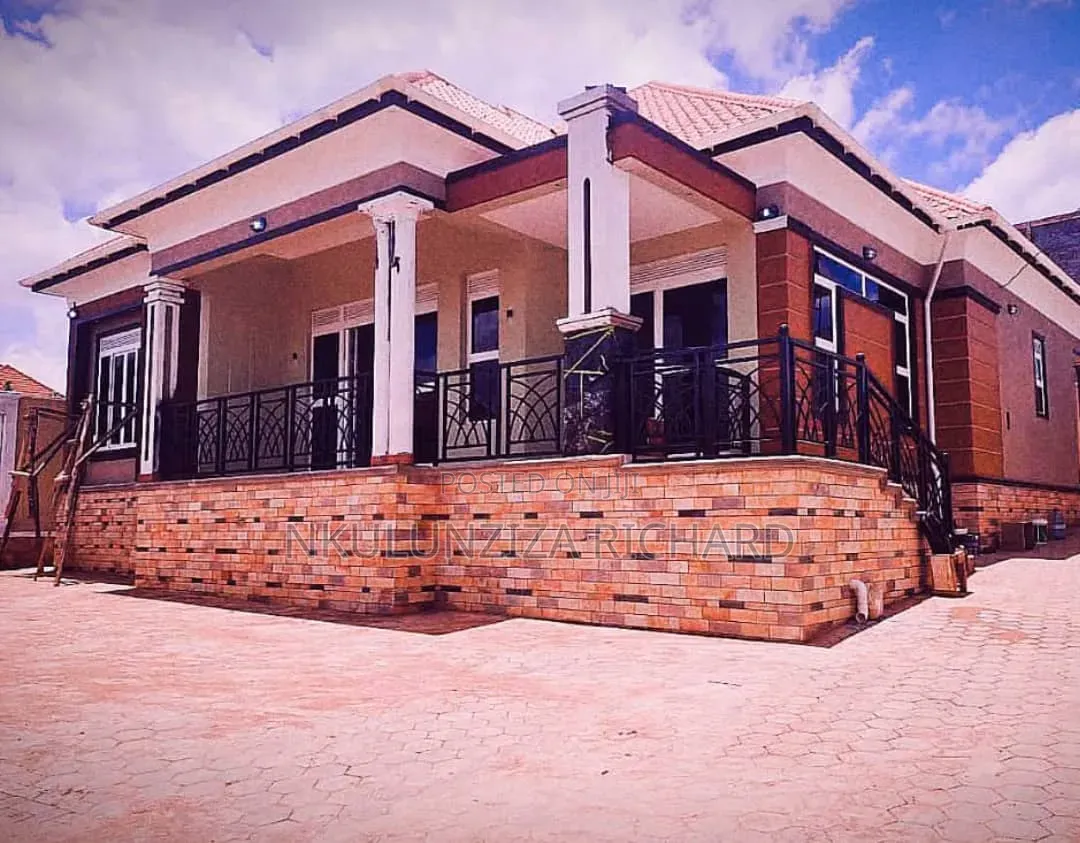 4bdrm Bungalow in Kira Nsasa for sale