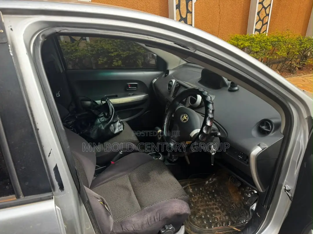 Toyota IST 2002 Silver