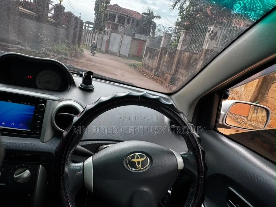 Toyota IST 2002 Silver