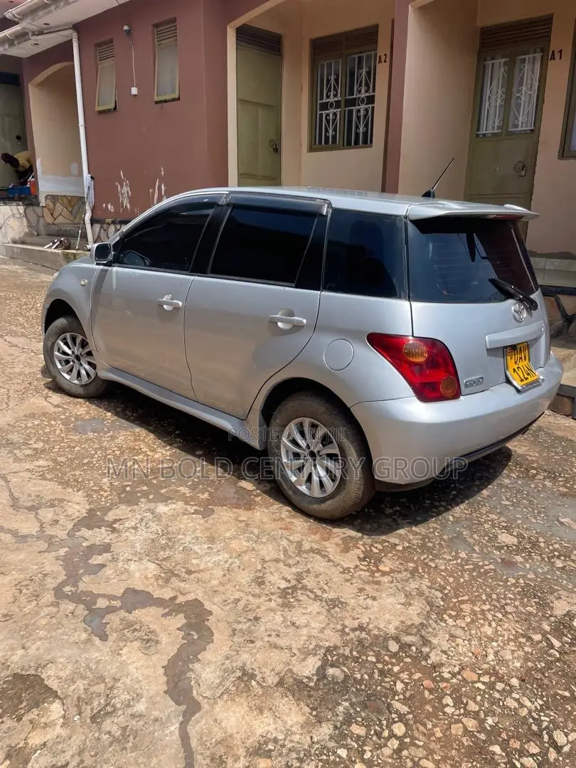 Toyota IST 2002 Silver