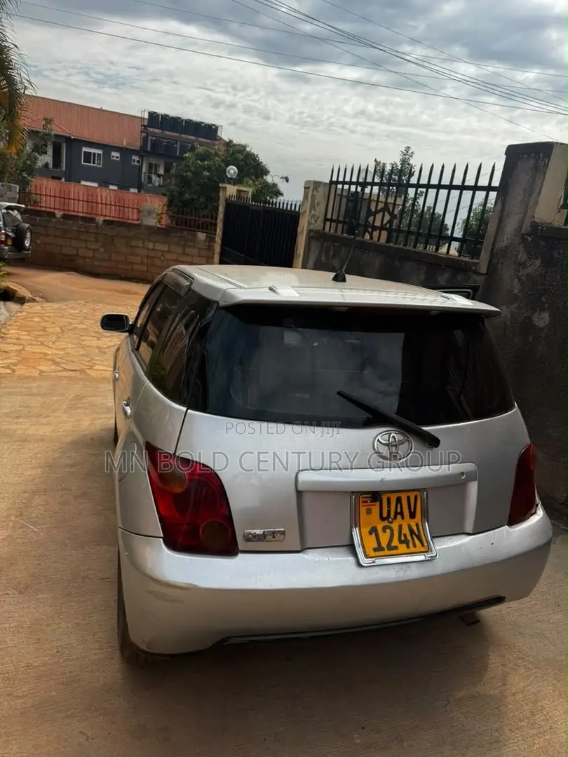 Toyota IST 2002 Silver