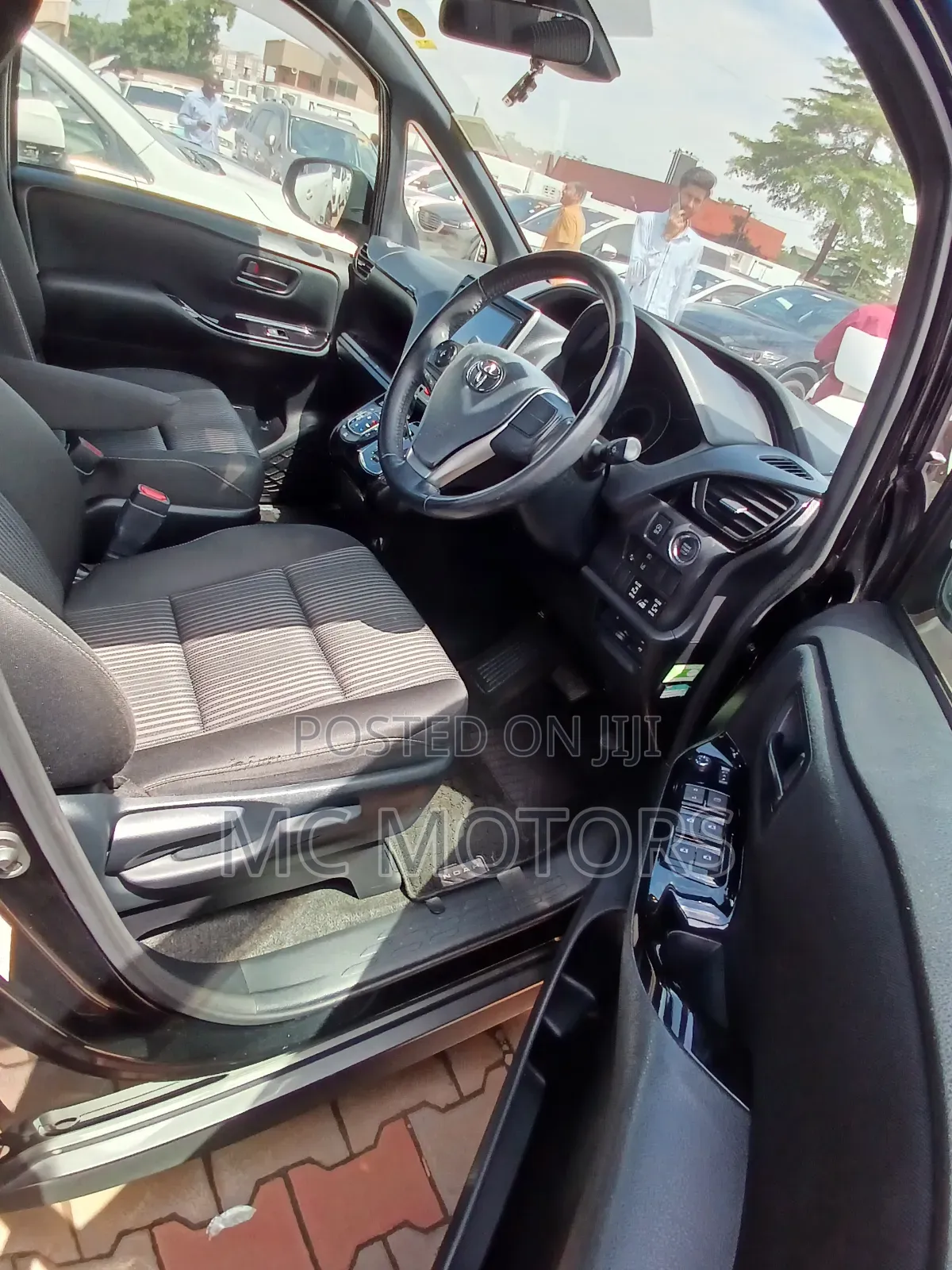Toyota Noah 2.0 AWD (8 Seater) 2017 Black