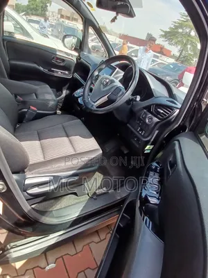 Toyota Noah 2.0 AWD (8 Seater) 2017 Black