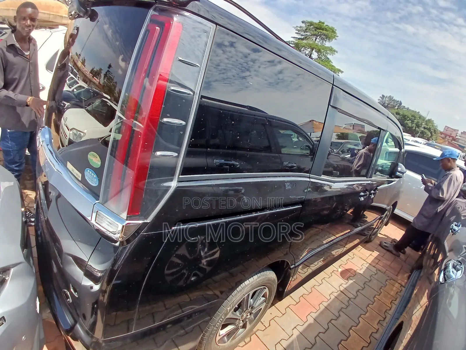 Toyota Noah 2.0 AWD (8 Seater) 2017 Black