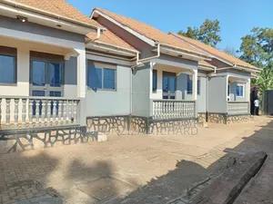 2bdrm Bungalow in Seeta Bajjo, Goma for sale