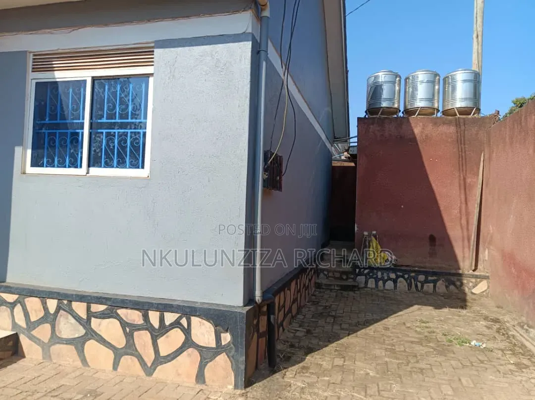 2bdrm Bungalow in Seeta Bajjo, Goma for sale