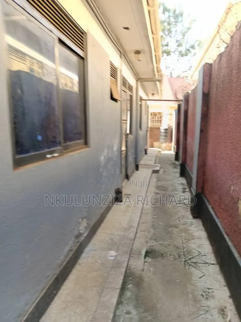 2bdrm Bungalow in Seeta Bajjo, Goma for sale
