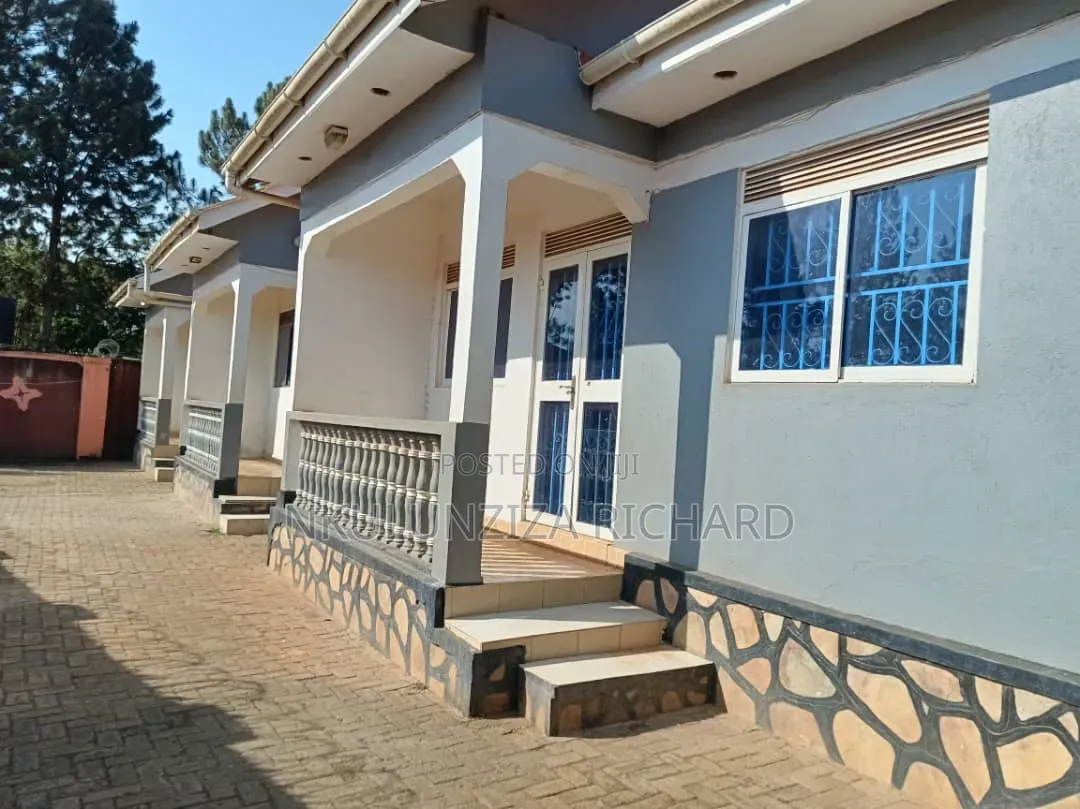 2bdrm Bungalow in Seeta Bajjo, Goma for sale