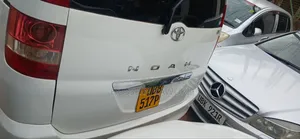 Toyota Noah 2005 White