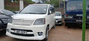Toyota Noah 2005 White