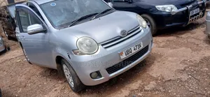 Toyota Sienta 2006 Silver