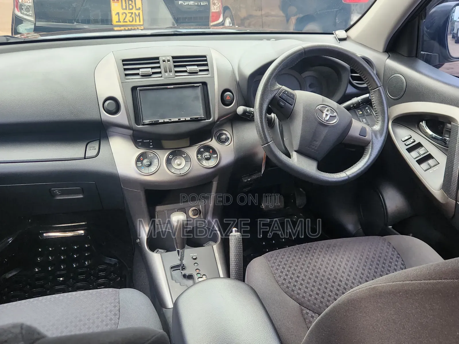 Toyota Vanguard 2011 Black
