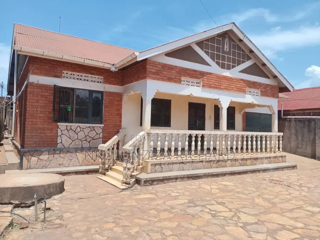 4bdrm Bungalow in Kireka Kamuli Road, Kira for sale