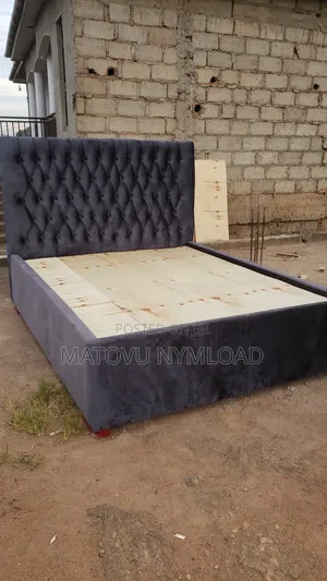 Gray 5x6 Bed