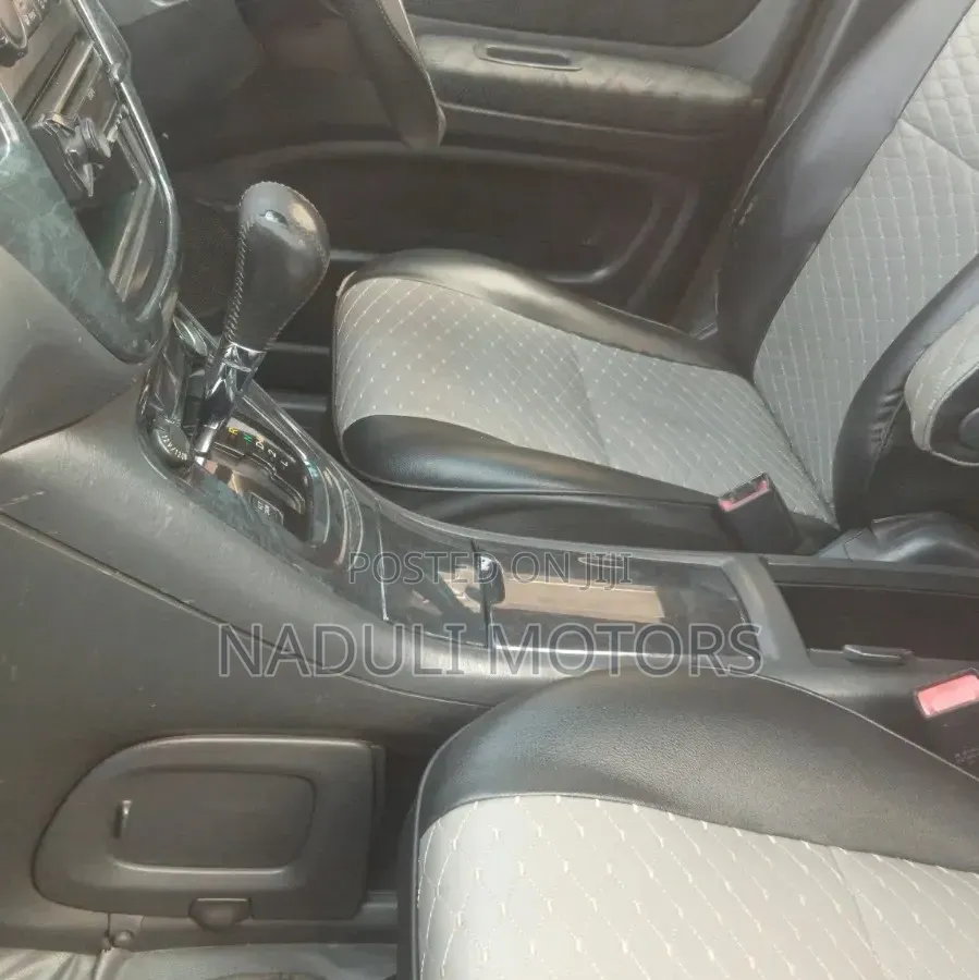 Toyota Kluger 2004 Silver