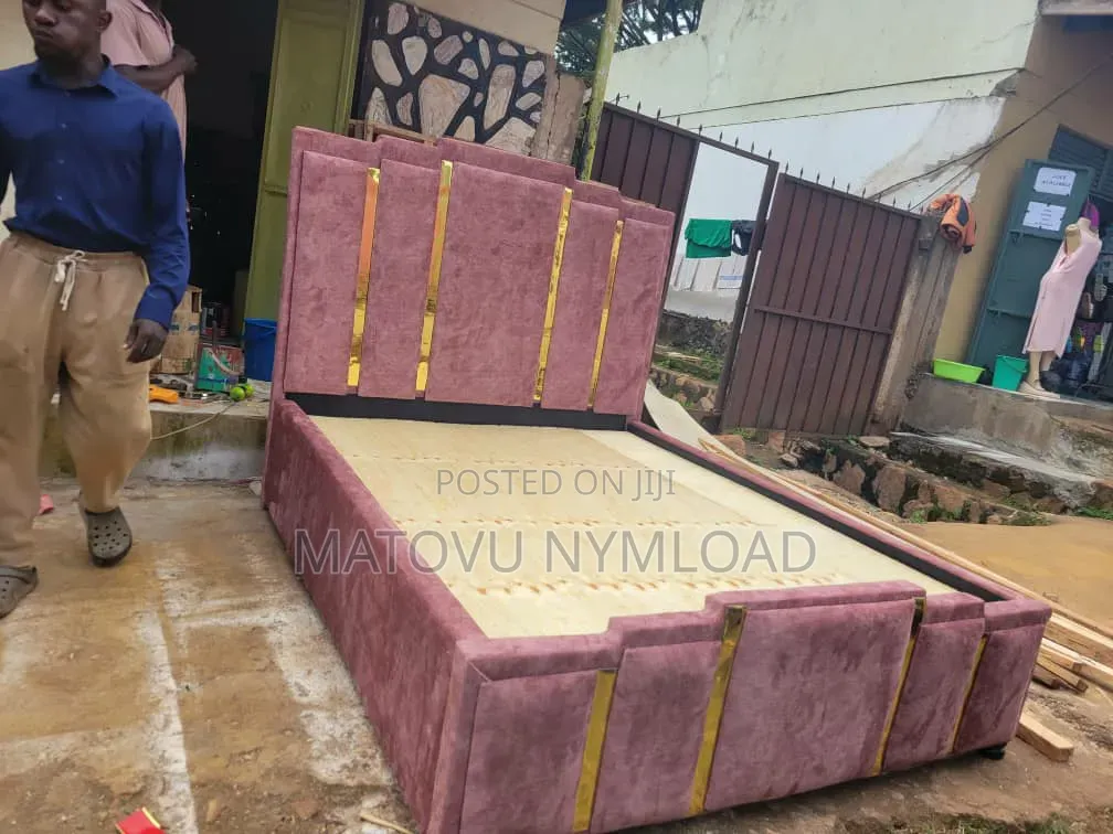 5x6 Gold Striped Bed