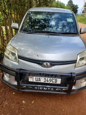 Toyota Sienta 1.5 FWD 2012 Silver