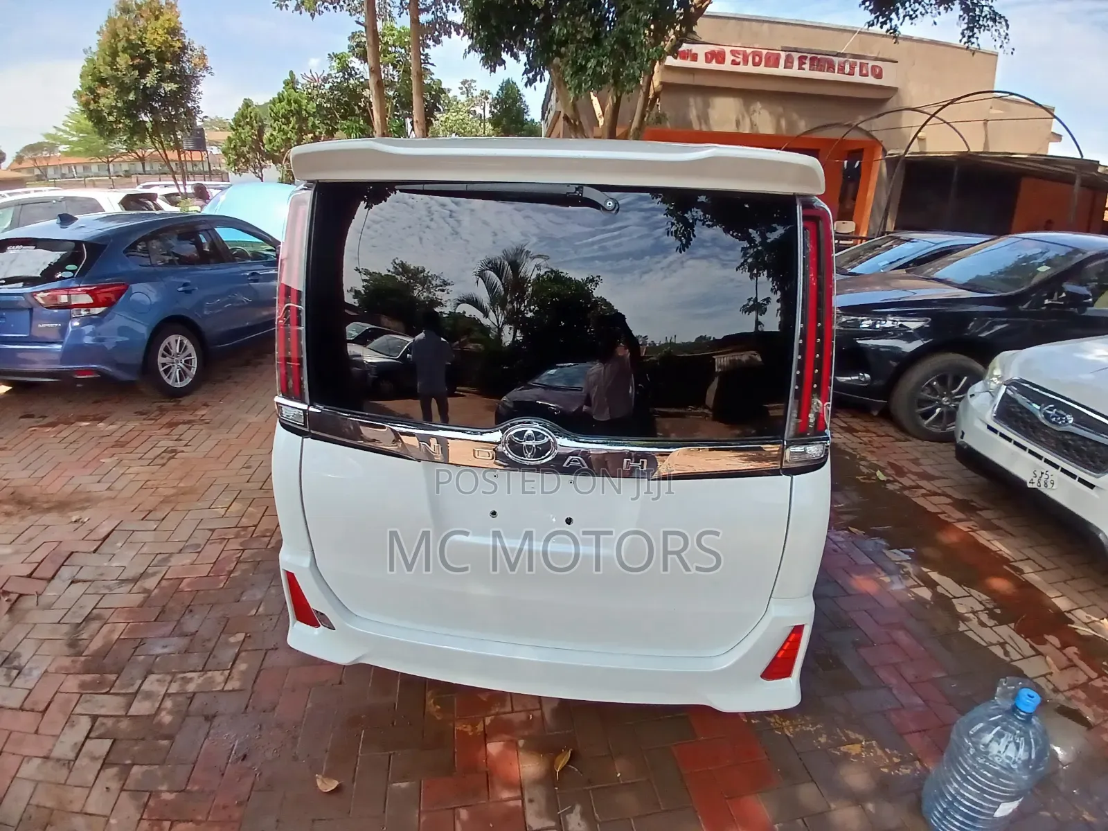 Toyota Noah 2.0 AWD (7 Seater) 2018 White