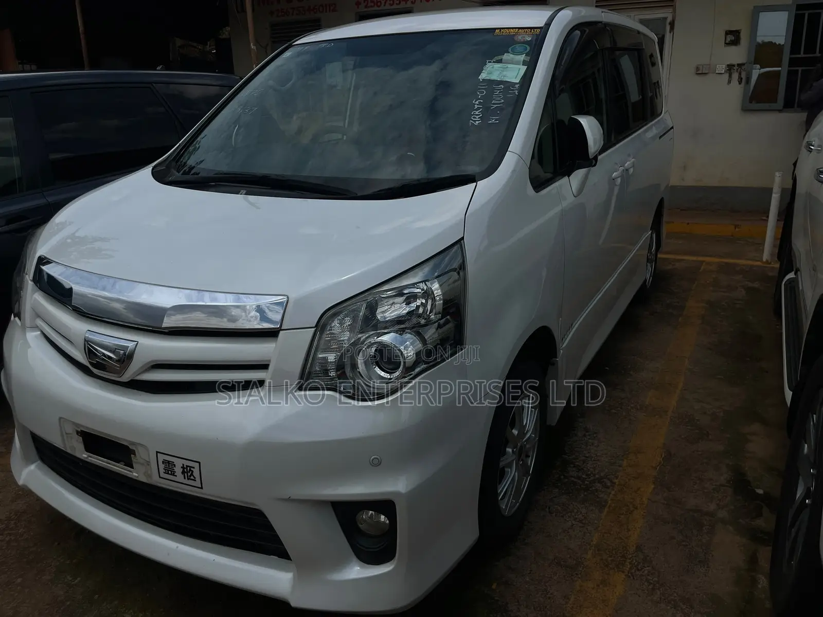 Toyota Noah 2013 White
