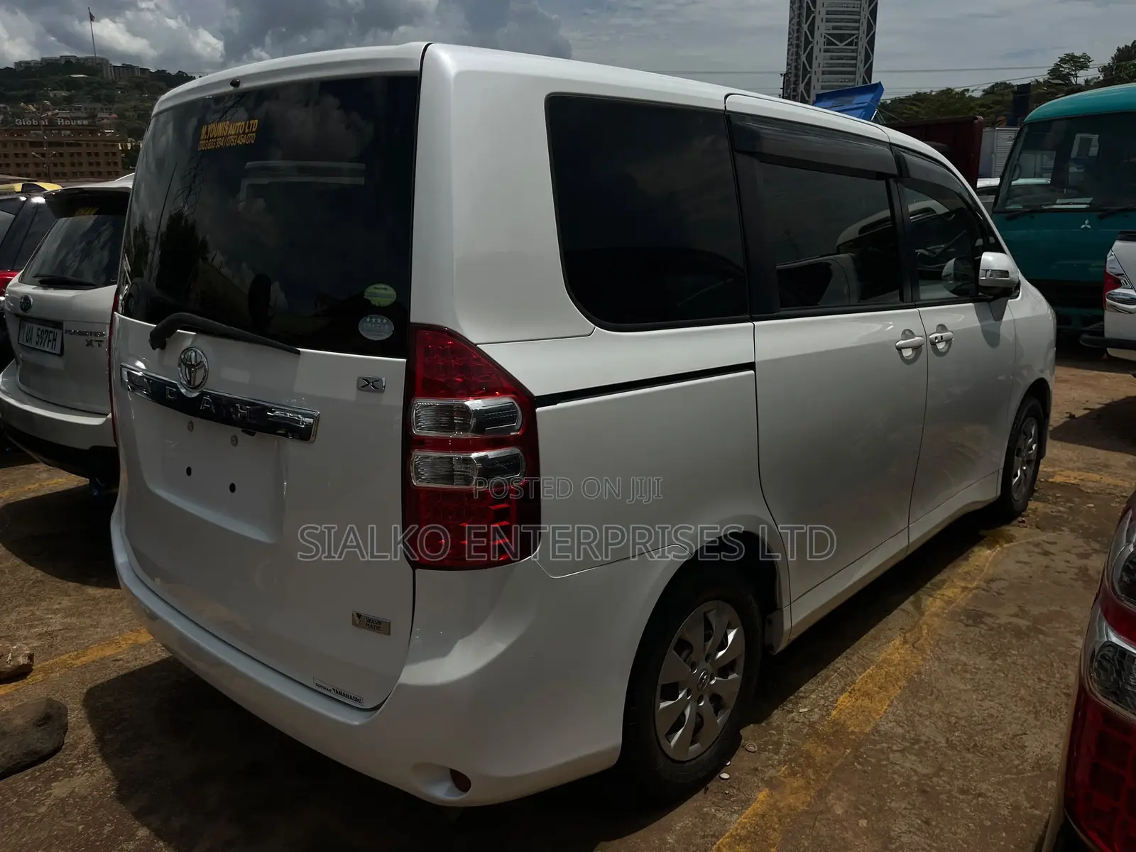 Toyota Noah 2013 White