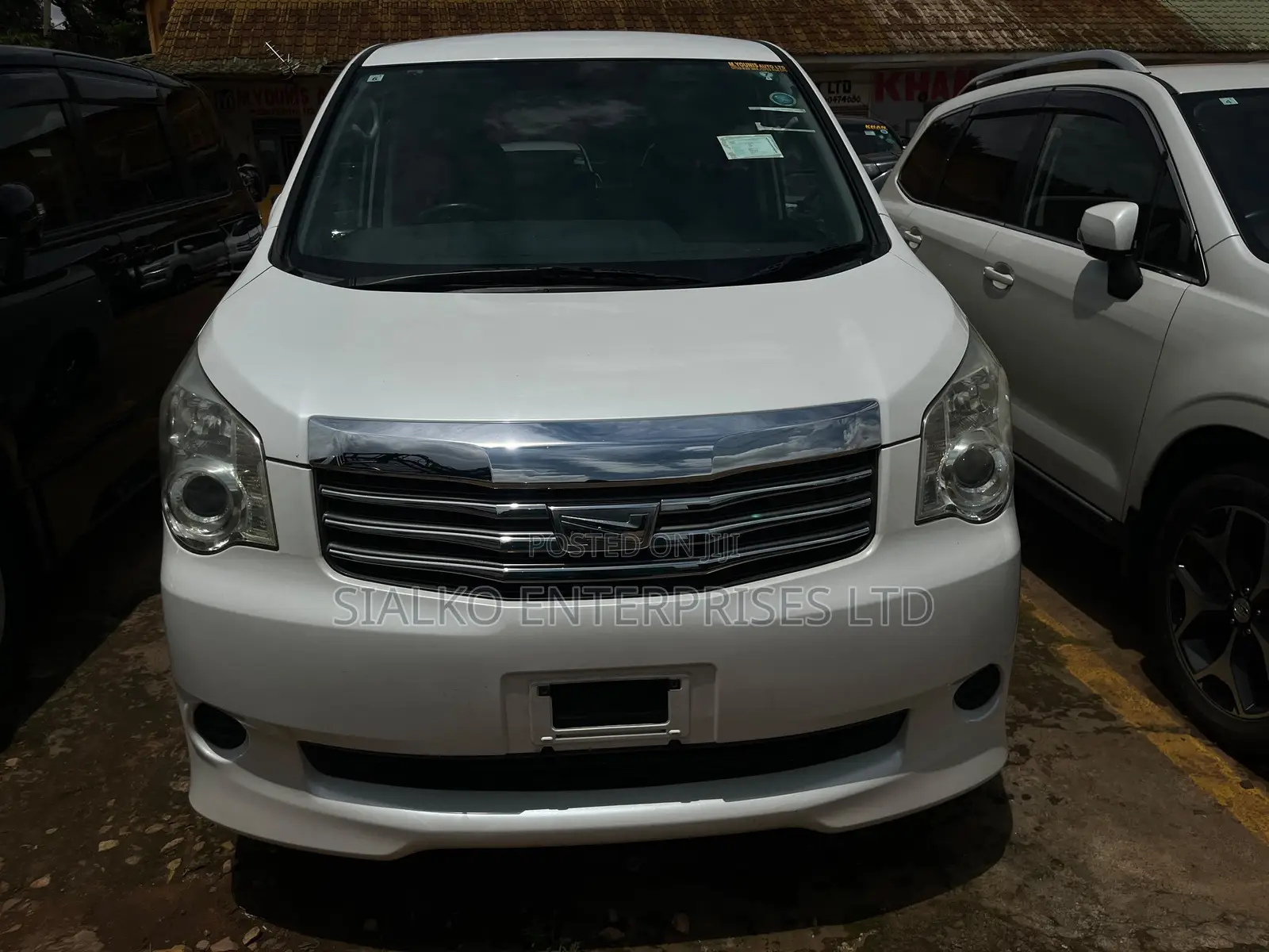 Toyota Noah 2013 White