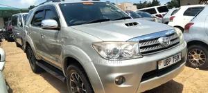 Toyota Fortuner 2010 Silver