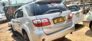 Toyota Fortuner 2010 Silver