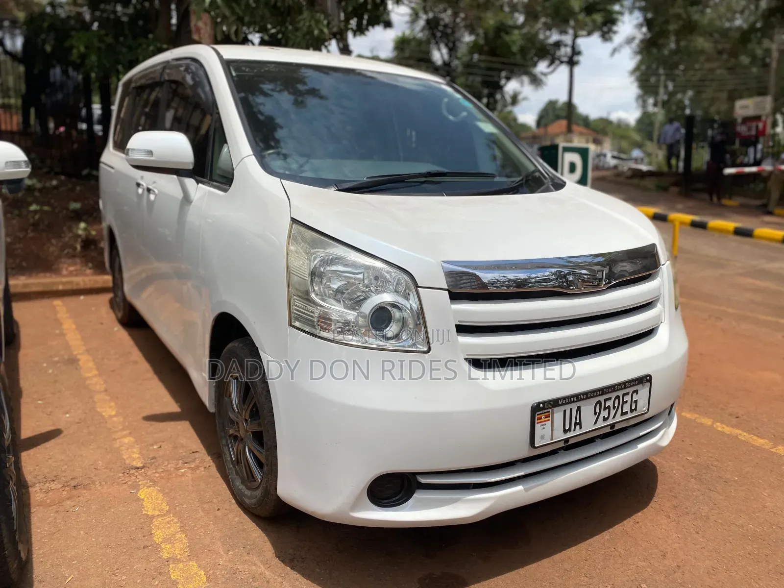 Toyota Noah 2009 White
